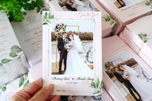 Mẫu thiệp cưới in hình cô dâu chú rể đẹp, ý nghĩa và độc đáo