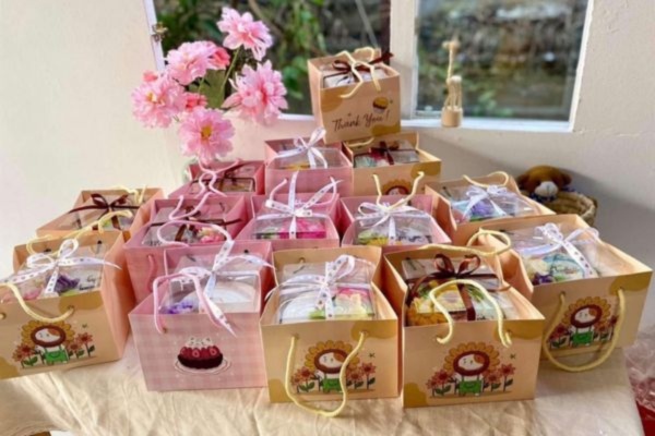 Mẫu túi giấy đựng bánh kem mini in ấn đẹp mắt