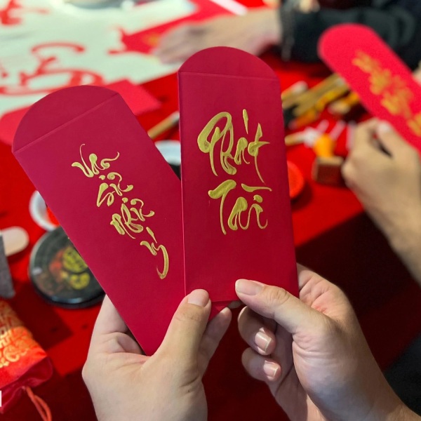 In Hoa Long nhận thiết kế và in ấn mẫu bao lì xì thư pháp chuyên nghiệp