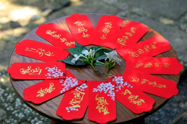 In Hoa Long nhận thiết kế và in ấn mẫu bao lì xì thư pháp lấy ngay
