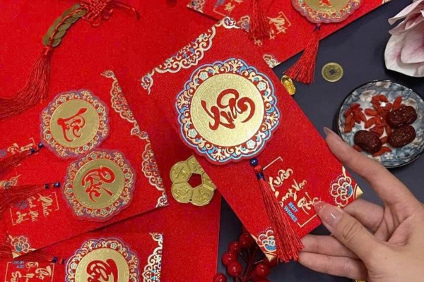 Thiết kế bao lì xì màu đỏ hợp phong thủy
