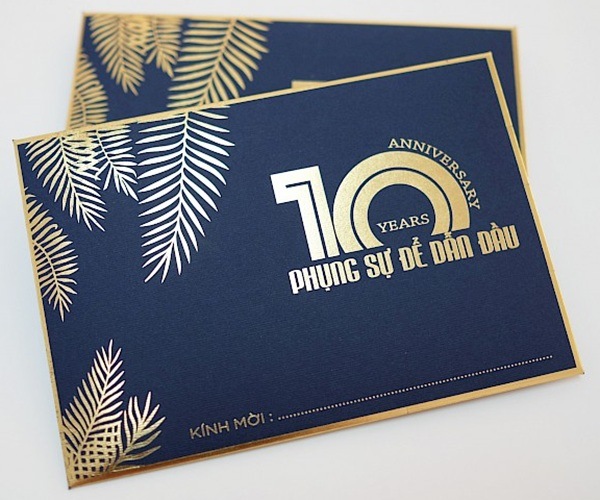 In Hoa Long sử dụng ép kim cho thiệp mời