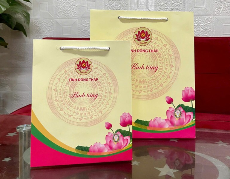 In túi giấy UBND gia công tinh xảo