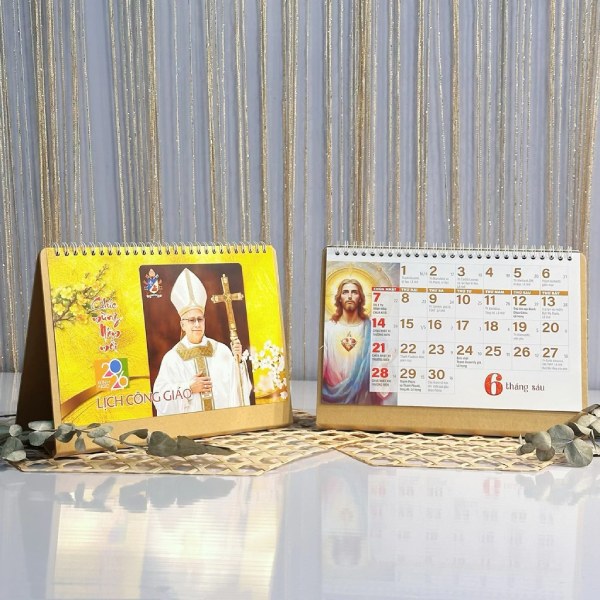 In lịch để bàn công giáo IIn Hoa Long nhận in lịch để bàn công giáo chất lượng