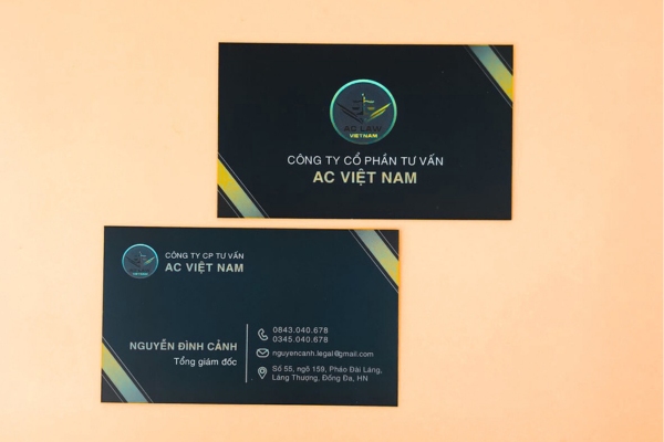 Mẫu card visit màu đen ép nhũ vàng