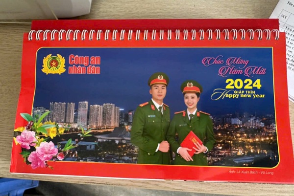 In Hoa Long nhận thiết kế và in ấn Mẫu lịch để bàn công an nhân dân cao cấp