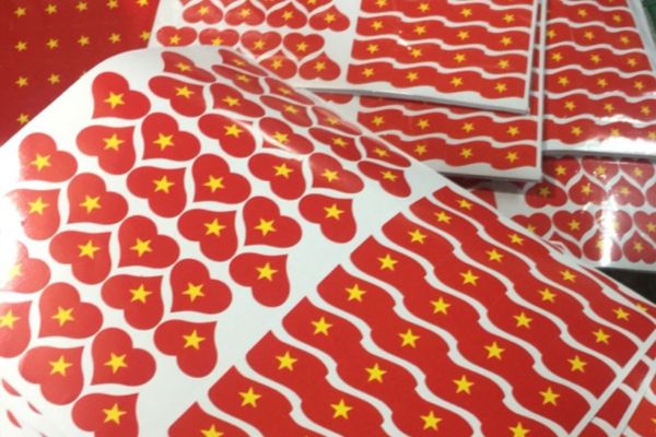 Mẫu sticker cờ Việt Nam giá rẻ, chất lượng cao tại Hà Nội
