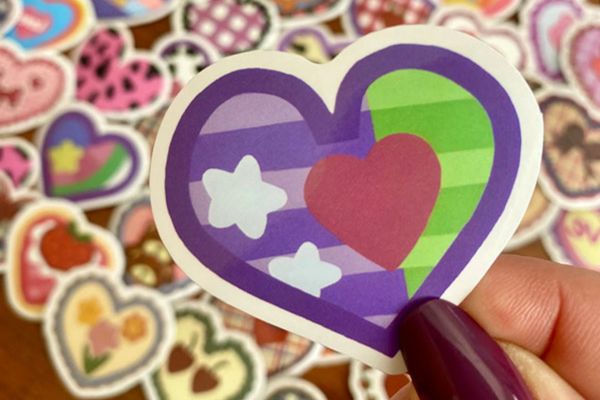 Mẫu sticker trái tim giá rẻ, thiết kế theo yêu cầu tại Hoa Long