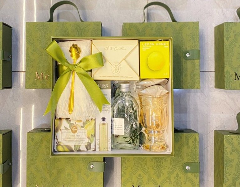 In hộp giấy đựng quà lưu niệm chuyên nghiệp