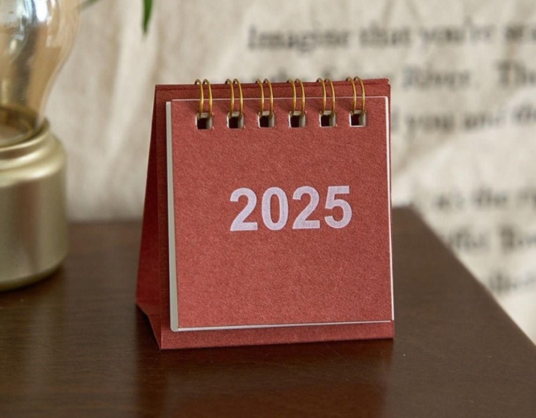 In lịch để bàn vuông độc đáo làm quà tặng