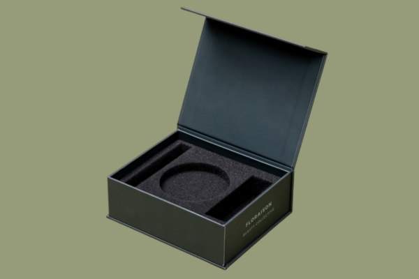 Mẫu hộp giấy nhiều ngăn có khay xốp