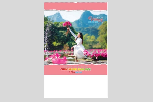 Mẫu in lịch chủ đề Cánh đồng hoa tạo cảm giác thư giãn