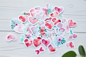 Mẫu sticker trái tim giá rẻ, thiết kế theo yêu cầu tại Hoa Long