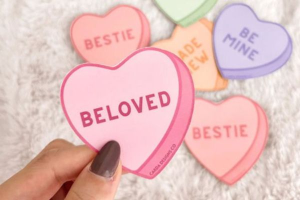 Mẫu sticker trái tim giá rẻ, thiết kế theo yêu cầu tại Hoa Long