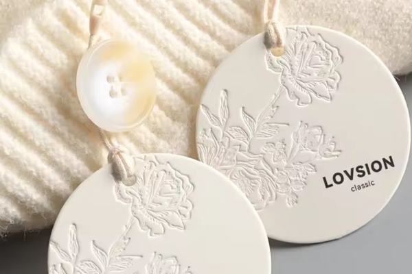 Mẫu tag quần áo đẹp xây dựng nhận diện thương hiệu