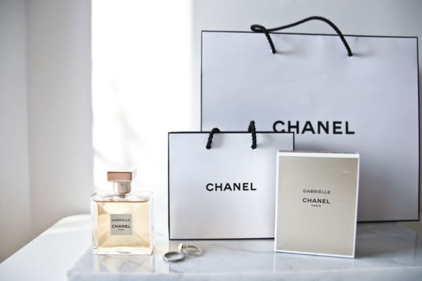 Mẫu túi giấy đựng nước hoa đẹp, thiết kế theo yêu cầu