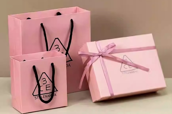 In Hoa Long nhận thiết kế và in ấn Mẫu túi giấy 3ce cao cấp