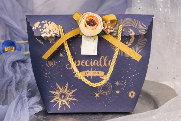 In Hoa Long nhận thiết kế và in ấn mẫu túi giấy cứng chất lượng