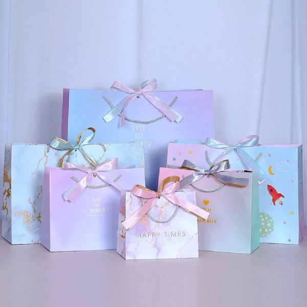 In Hoa Long nhận thiết kế và in ấn mẫu túi giấy cứng sang trọng