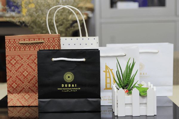 Mẫu túi giấy đựng nước hoa đẹp, thiết kế theo yêu cầu