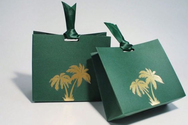 Mẫu túi màu xanh ép kim nổi bật