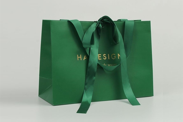 Mẫu túi màu xanh rêu sang trọng