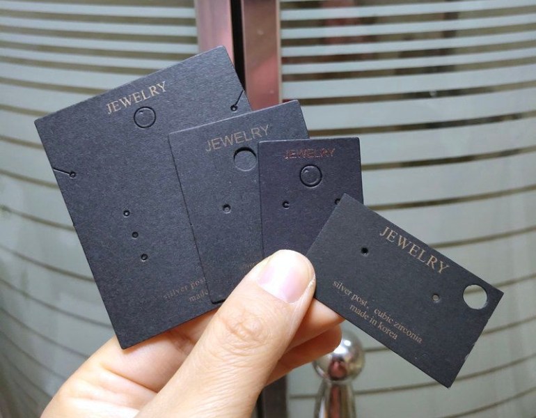 In tag bông tai chuyên nghiệp