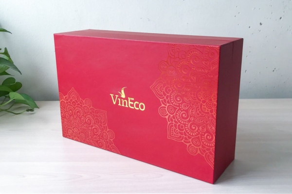 Mẫu hộp giấy màu đỏ quà tặng doanh nghiệp