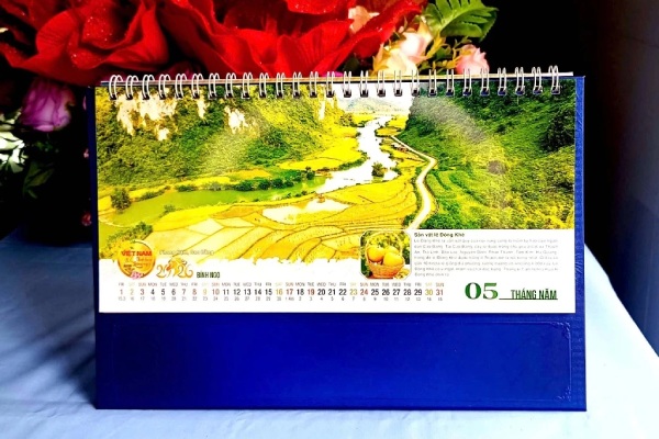 In Hoa Long nhận thiết kế và in ấn Mẫu lịch để bàn Cảnh đẹp việt nam cao cấp