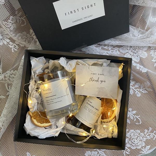 In Hoa Long nhận thiết kế và in ấn mẫu tem nhãn nến thơm chất lượng