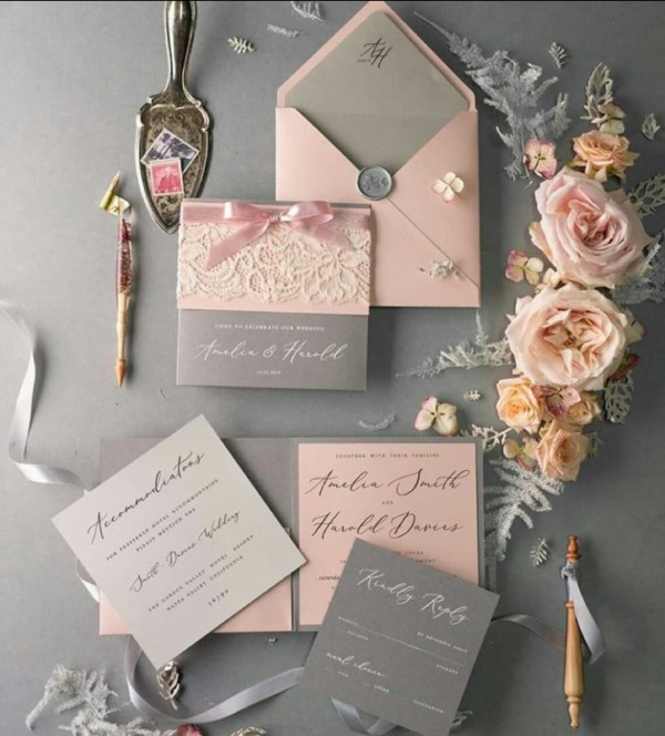 In Hoa Long nhận thiết kế phong cách trang trí thiệp cưới sang trọng