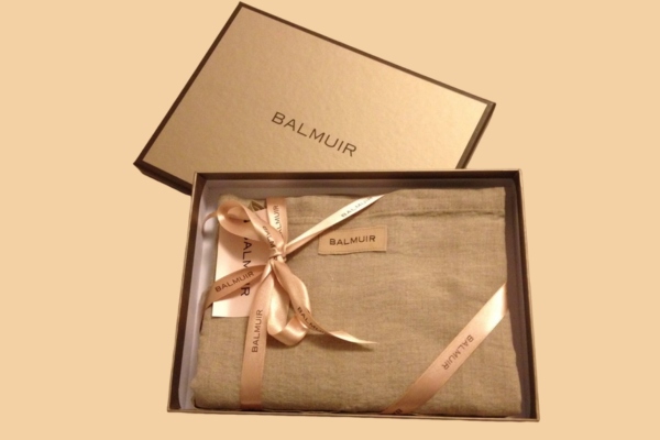 Mẫu hộp đựng khăn quàng cổ, khăn lụa gia công cao cấp