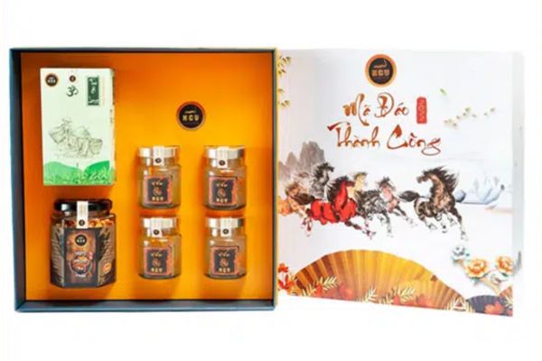 Mẫu hộp quà Tết mã đáo thành công đẹp