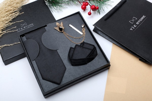 Mẫu in hộp đựng cà vạt quà tặng cao cấp