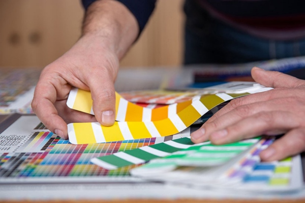 Độ lệch màu trong in ấn do chất liệu giấy