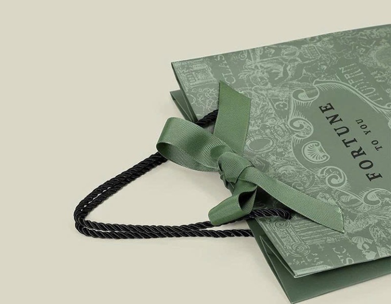 In túi giấy nhỏ quai dù cán màng mờ