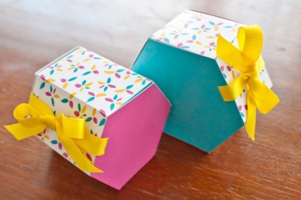 Màu sắc hộp giấy thu hút nhanh chóng