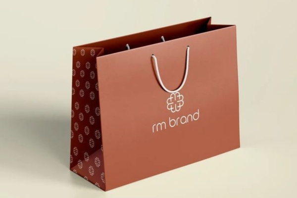 Mẫu túi giấy cán màng bóng cho ngành thời trang