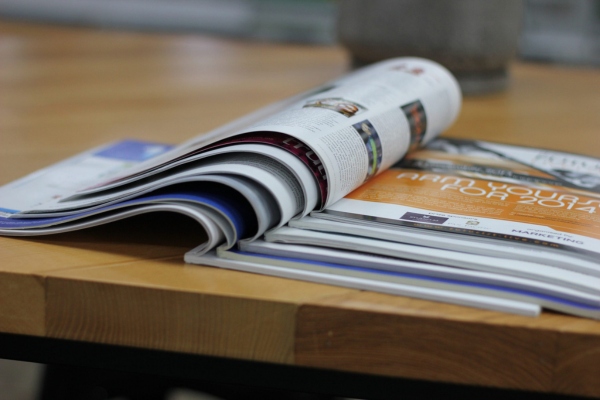 Giấy in tạp chí kết hợp gia công keo gáy