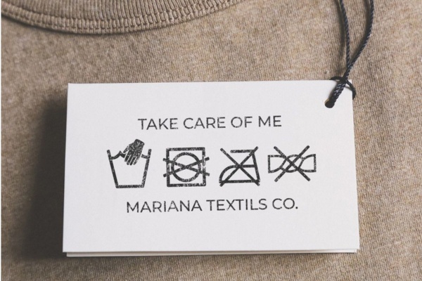 Các loại nhãn mác trên quần áo như tag treo