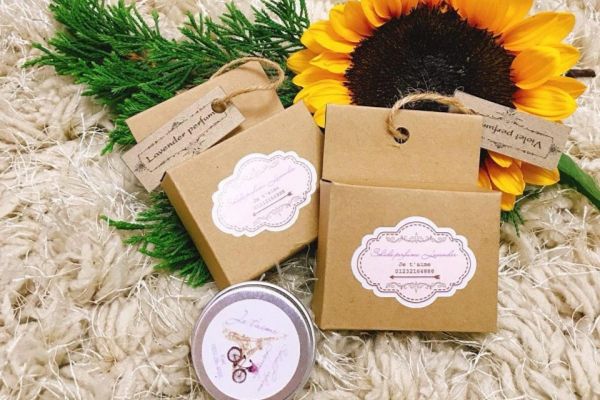 Mẫu hộp đựng nước hoa khô đẹp, chất lượng cao