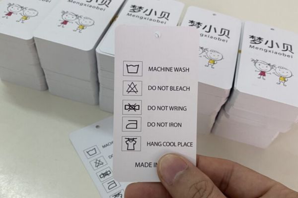 Chất liệu giấy in thẻ treo phổ biến