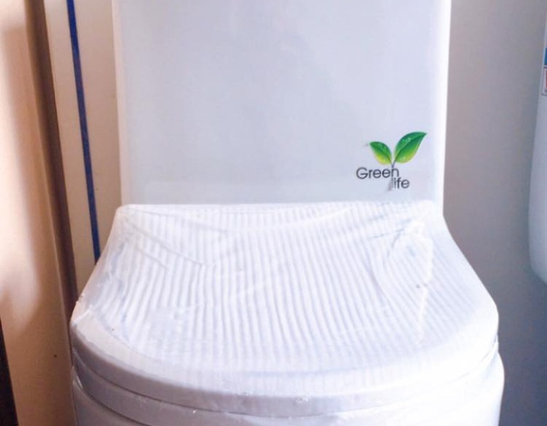 In tem nhãn thiết bị vệ sinh bám dính tốt