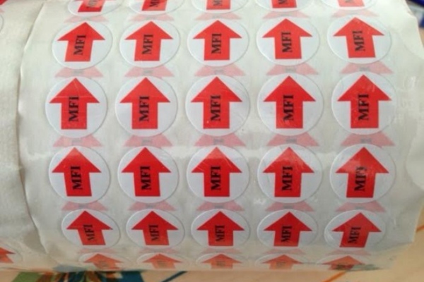 Mẫu tem dán hàng lỗi nổi bật, thu hút