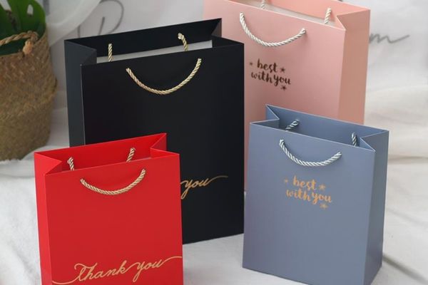 Mẫu túi giấy đựng quà 8/3 đẹp, thiết kế theo yêu cầu