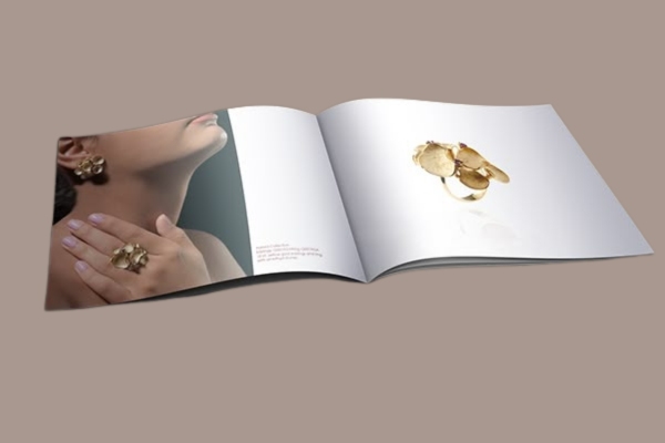 Những mẫu catalogue trang sức đẹp mắt phong cách hoàng gia