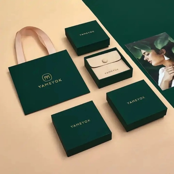 In Hoa Long Tư vấn chọn màu túi giấy màu đen