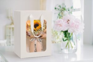 In Hoa Long Tư vấn chọn màu túi giấy phù hợp nhu cầu