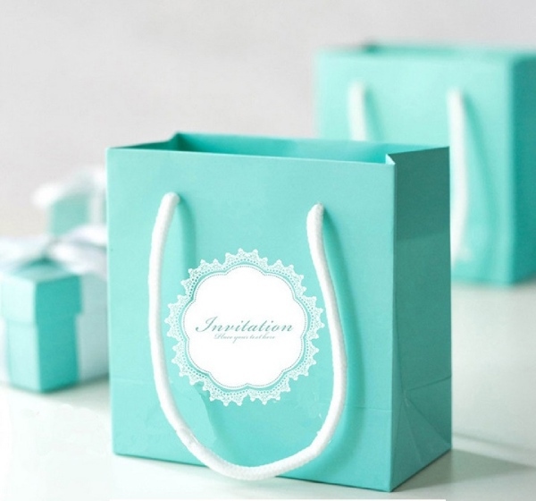 In Hoa Long Tư vấn chọn màu túi giấy màu xanh