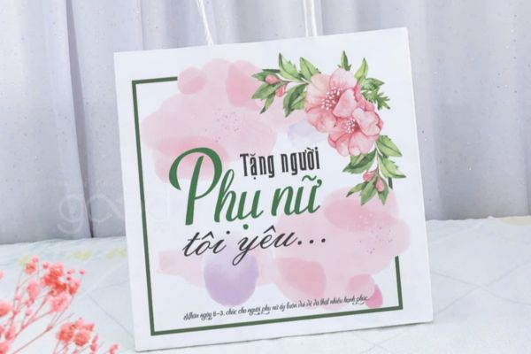 Mẫu túi giấy đựng quà 8/3 đẹp, thiết kế theo yêu cầu